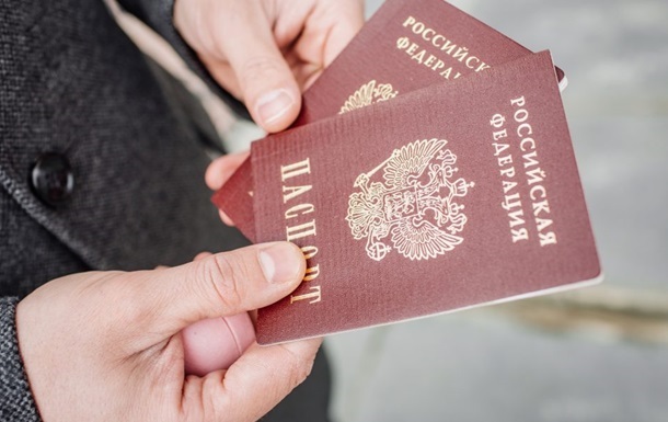У Старобільську викладачі коледжу відмовилися від паспортів РФ - Генштаб
