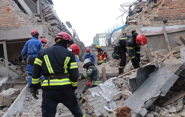 Удар по Київщині: рятувальники знайшли ще три жертви	