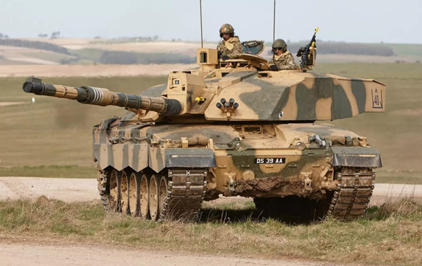 Українські військові пройшли навчання на танках Challenger 2 - The Guardian