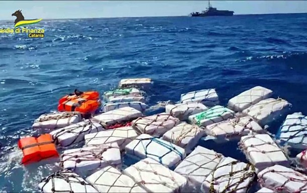 Біля берегів Сицилії виявили дві тонни кокаїну більш ніж на 400 млн. євро