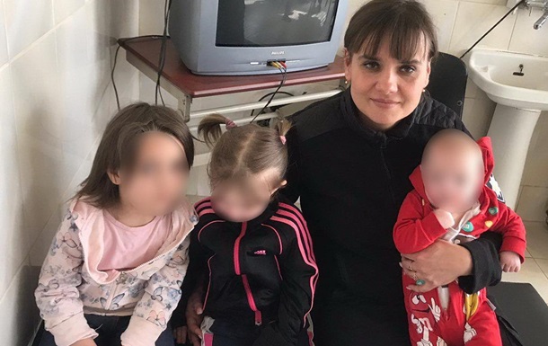 Поліція забрала у матері трьох дітей: жінка тиждень не цікавилася ними