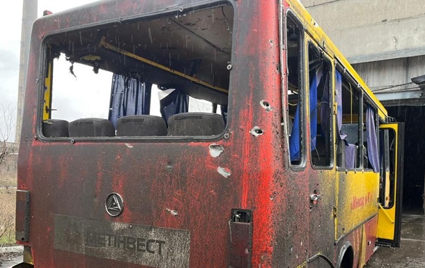 Росіяни обстріляли Авдіївку і влучили в автобус, загинула пасажирка