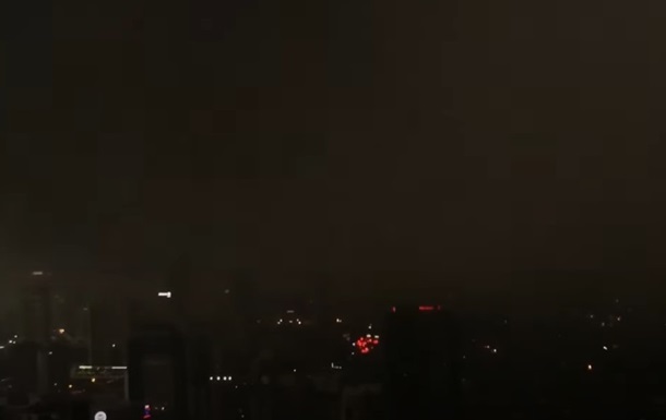 Стамбул огорнули гігантські валові хмари
