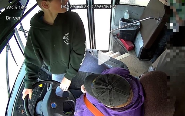 У США хлопчик запобіг аварії автобуса, коли водій втратив свідомість