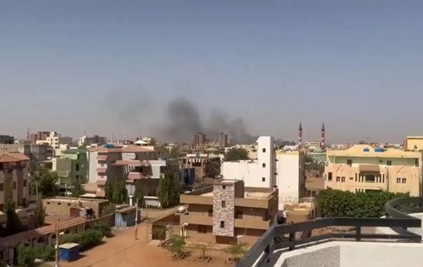 У Судані відбуваються бої між армією та Силами швидкого реагування