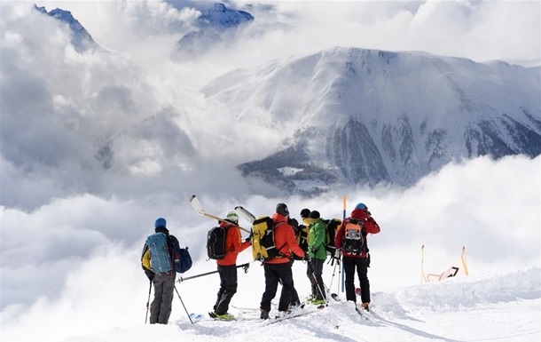 В Альпах лавина накрила групу лижників