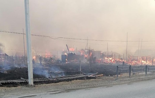 В уральських селищах РФ згоріли майже 180 будівель