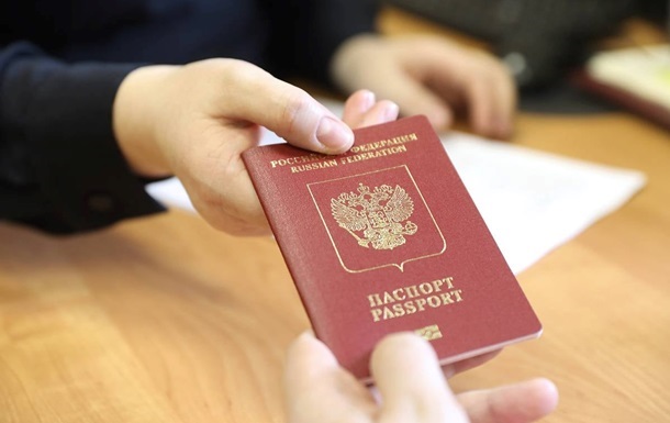 Загарбники продовжують  паспортизацію  на Донеччині та Херсонщині - Генштаб
