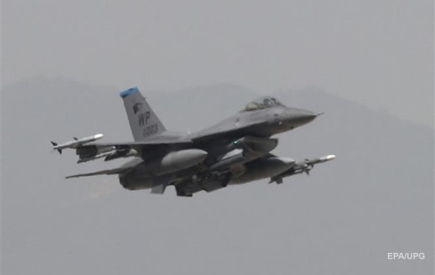 Американський винищувач F-16 розбився у Південній Кореї