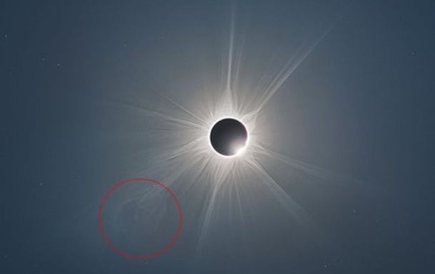Астрофотографи зробили фото гібридного сонячного затемнення