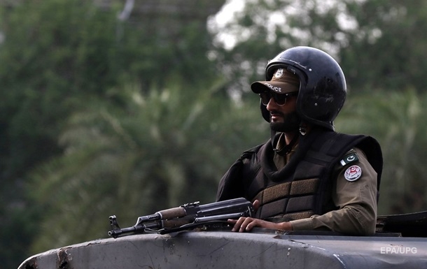 Бойовики-ісламісти напали на завод у Пакистані, є жертви