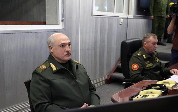 Лукашенко заявив про  підвищену боєготовність  військ Білорусі
