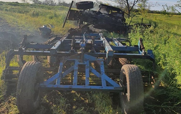 На Херсонщині на російській міні підірвався трактор