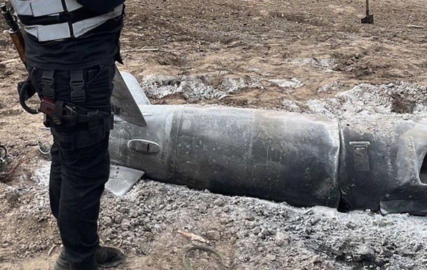 Поліція показала уламки ракет РФ на Київщині