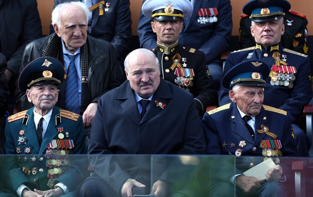 Пєсков пояснив, чому Лукашенко так швидко покинув Москву 9 травня