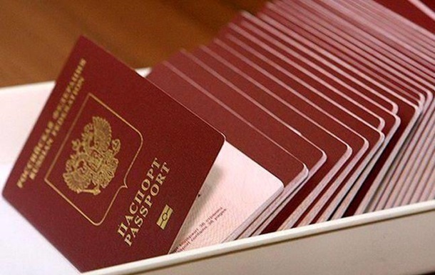У Мелітополі окупанти погрозами змушують отримувати паспорти РФ - мер