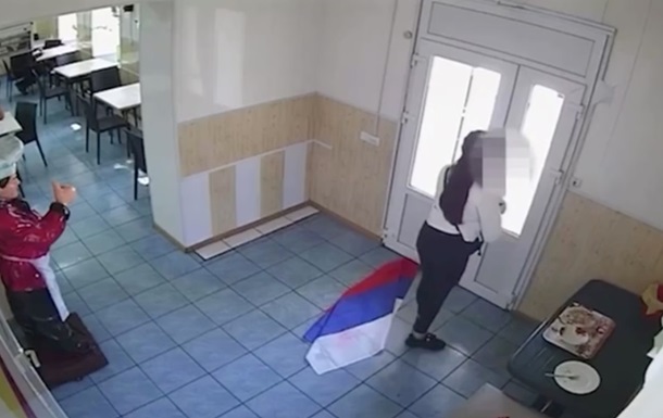 У Мелітополі  судитимуть  дівчину, що зірвала прапор РФ у кафе - мер