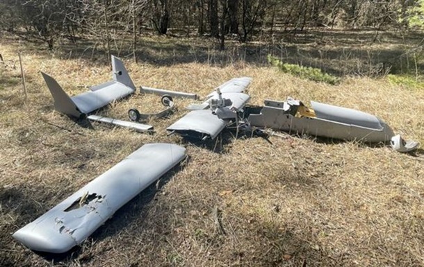 У РФ заявили про знахідку  триметрового дрона  у полі