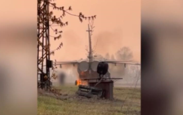 У Росії партизани спалили бомбардувальник Су-24