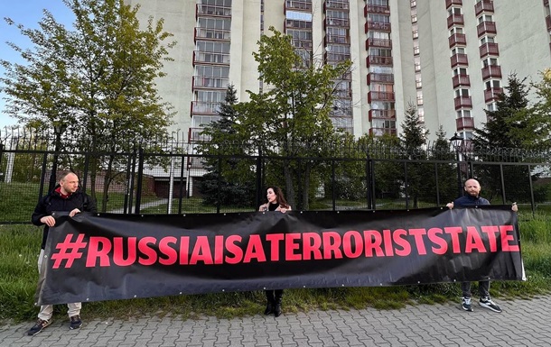 У Варшаві російських дипломатів розбудили сиреною та звуками вибухів