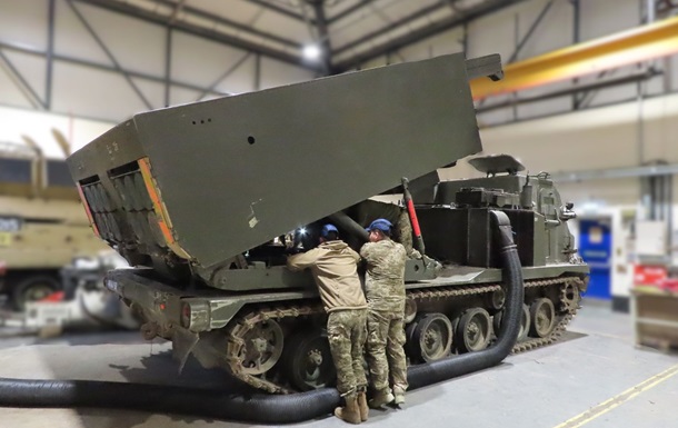 Українські військові у Британії вчаться ремонтувати РСЗВ M270