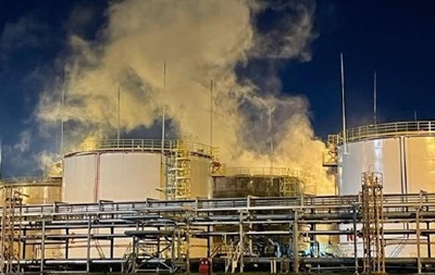 В РФ повідомили про нову пожежу на нафтозаводі через влучання БПЛА