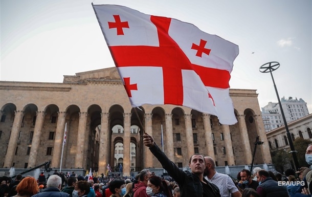 Влада Грузії вирішила святкувати День незалежності без прапорів ЄС