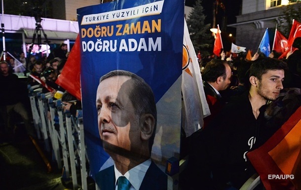 Вибори у Туреччині: третій кандидат підтримав Ердогана