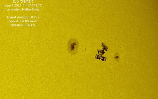 Французький астрофотограф показав проліт МКС на тлі Сонця