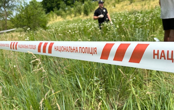 На Київщині жінка підпалила, скинула в болото, а потім закопала родича