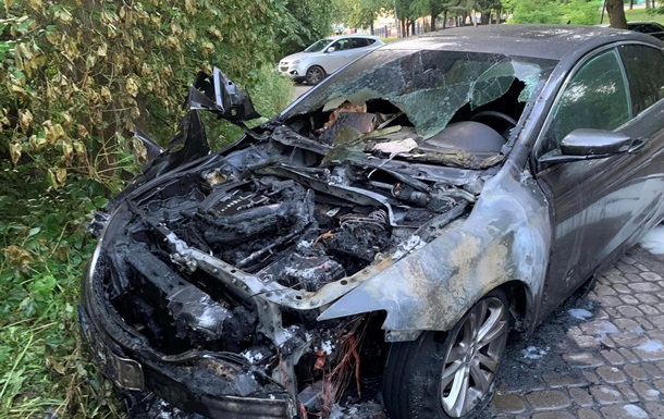 У Рівному підпалили автомобіль журналіста