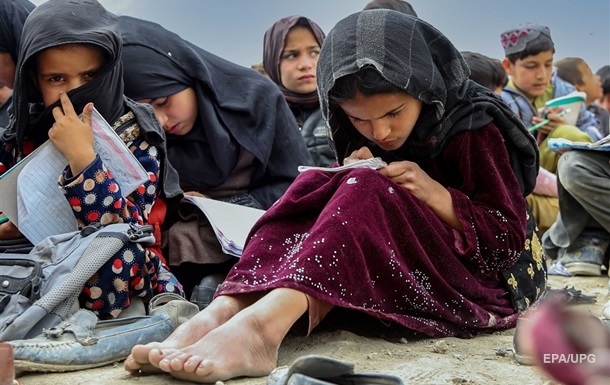 В Афганістані діти масово отруїлися водою