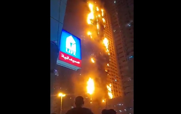 В ОАЕ загорівся житловий хмарочос