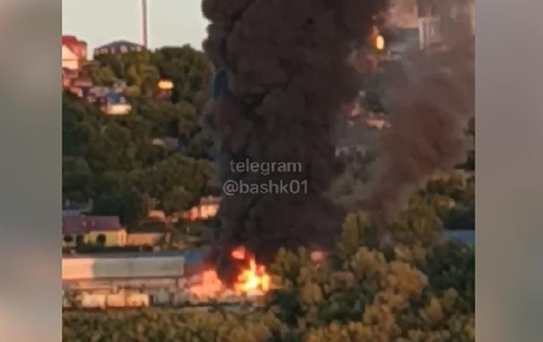 В РФ заявили про пожежу на залізничній станції: палають цистерни з пальним