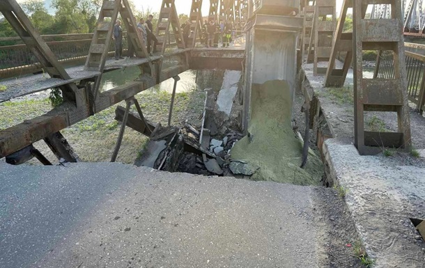 Обвал мосту на Закарпатті: зросла кількість постраждалих 