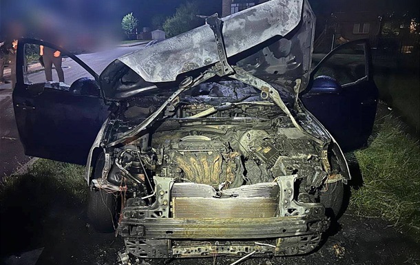 У Борисполі затримали двох чоловіків за підпал авто своєму  опоненту 