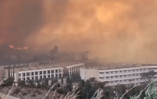 У Греції - лісові пожежі: евакуйовано тисячі людей