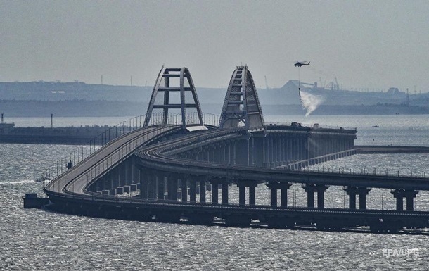 У РФ заявили про  пошкодження дорожнього полотна  на Кримському мосту