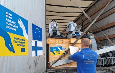 Фінляндія передала Україні водоочисне обладнання та машини швидкої 