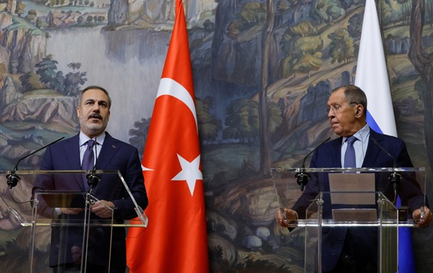 Голова МЗС Туреччини в РФ закликав поновити  зернову угоду 