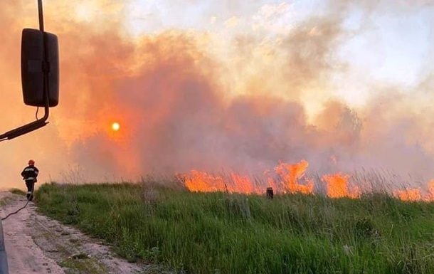 На Чернігівщини через пожежу сухої трави загинув чоловік