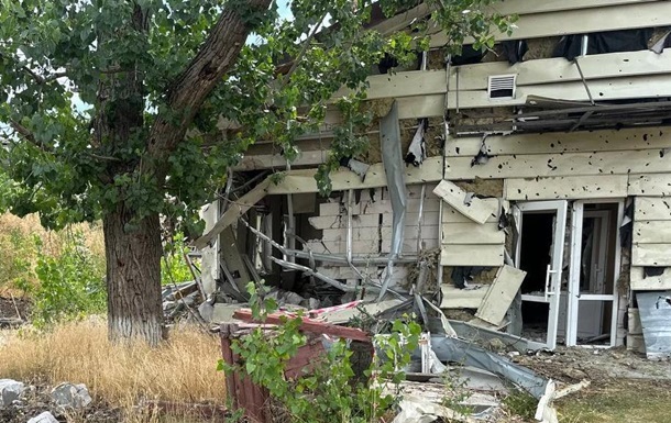 Росіяни з танка обстріляли будинок на Херсонщині, загинула жінка