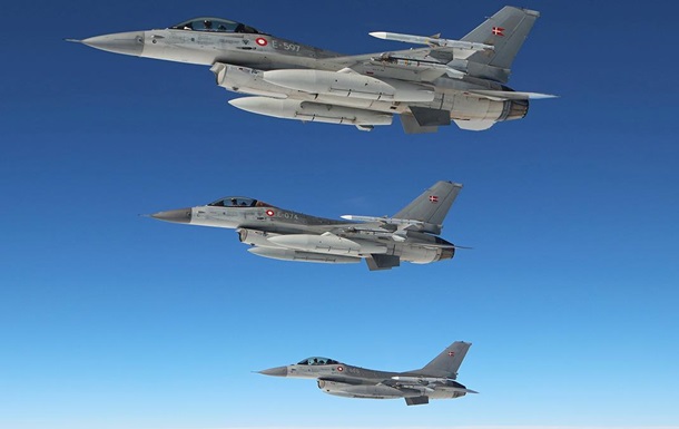 У Данії на F-16 тренуються вісім українців - ЗМІ