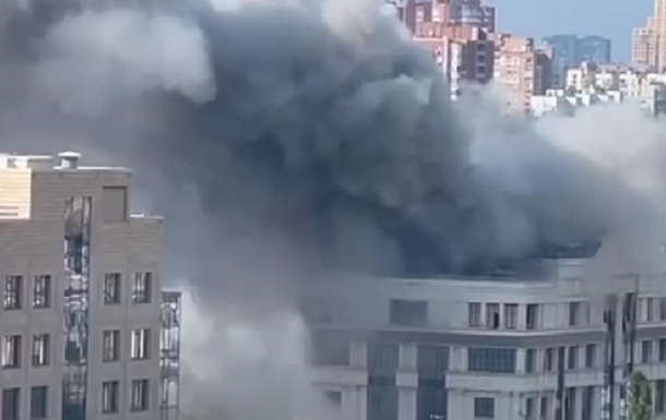 У Донецьку район адміністрації голови  ДНР  атакували ракетами - ЗМІ