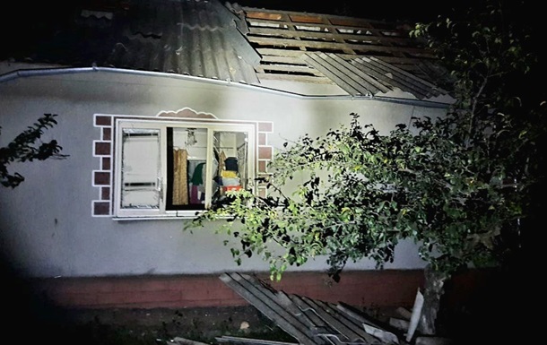 На Дніпропетровщині уламки збитих дронів РФ пошкодили будинки