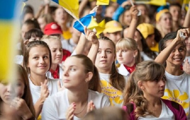 Переважна більшість молоді бачить світле майбутнє в Україні - опитування
