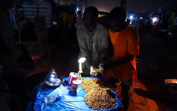 Тотальний колапс: Нігерія залишилася без світла