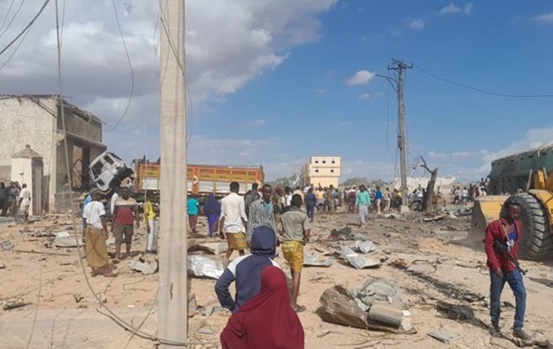 У Сомалі вибухнула замінована вантажівка: десятки жертв
