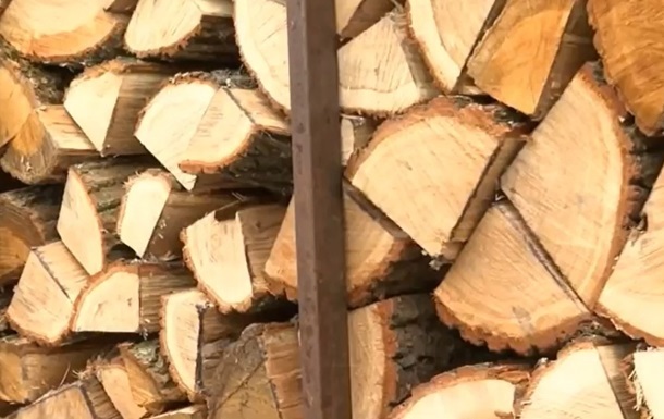 Україна накопичила понад 130 тис кубометрів дров для опалювального сезону