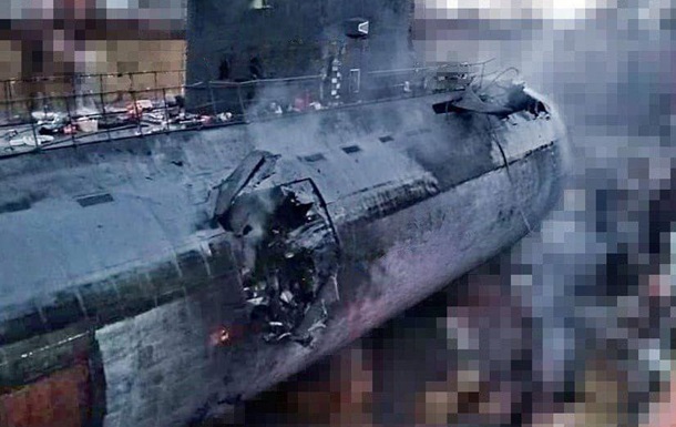 З’явилися фото субмарини РФ, яка була пошкоджена під час удару в Криму